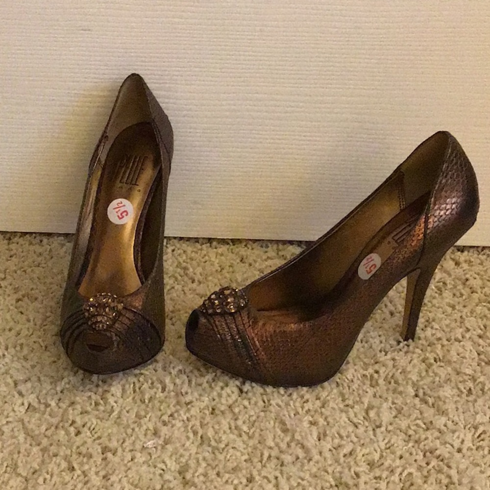 PELLE MODA NEW  some tags.  Leather pumps